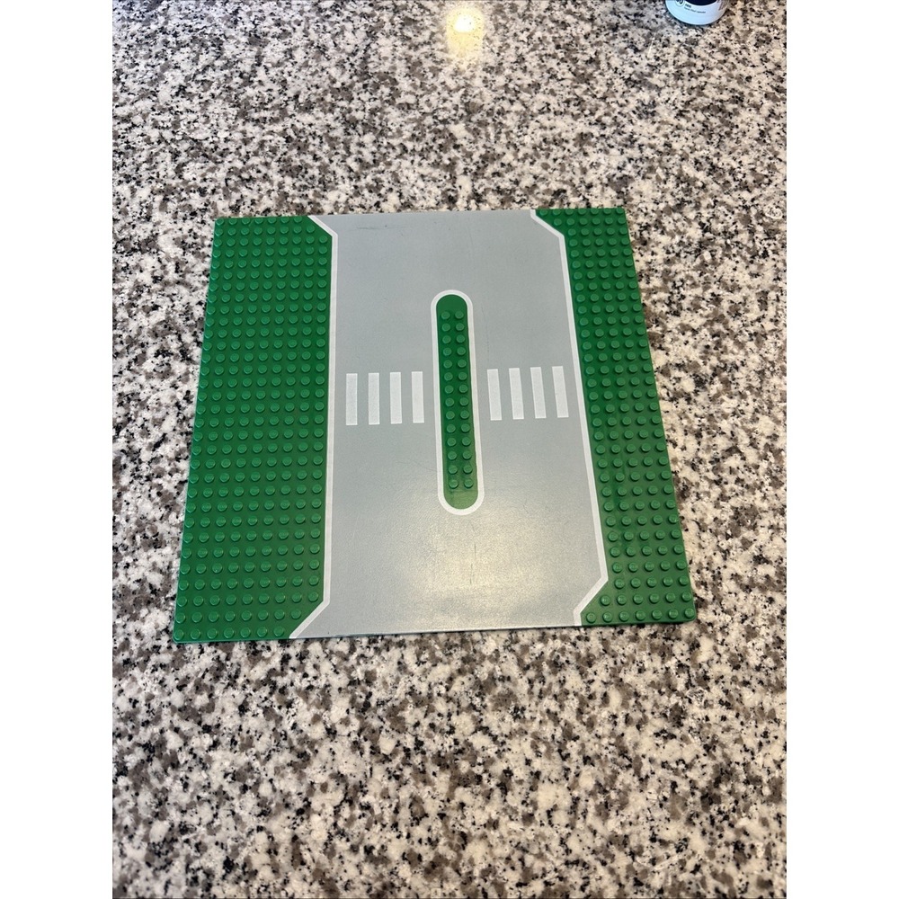Lego Baseplate Road 32 x 32 Service Station with Light‎ Gray Surface (2364px1)